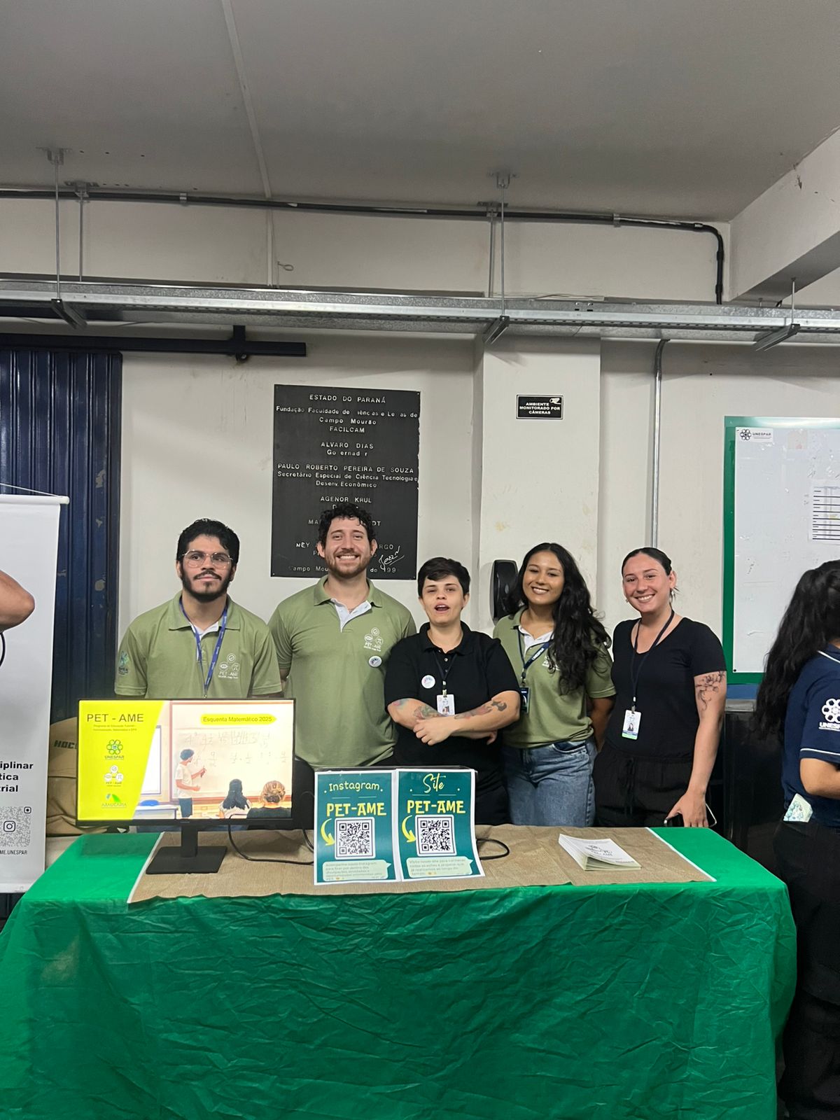 Monitores com apresentação do PET